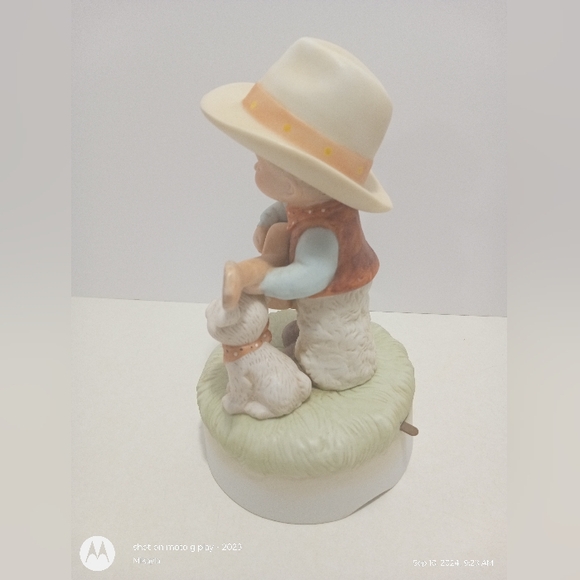 Porcelain Cowboy Kid Sankyo Music Box Plays HOME ON THE RANGE *RARE Design* - Picture 5 of 8